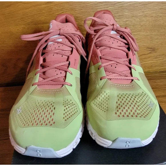 On Cloud Couldflow Running Shoes - Picture 2 of 10